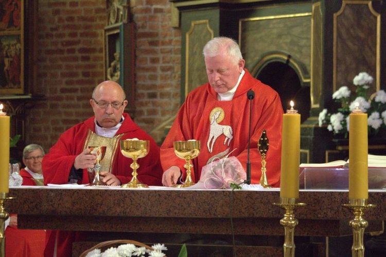 Nadanie imienia bł. ks. Jerzego Popiełuszki gimnazjum w Smolajnach