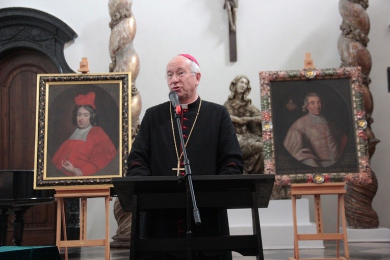 Z okazji okrągłej rocznicy fundacji łowickiego seminarium w muzeum odbyło sie sypozjum pod honorowym patronatem bp. Andrzeja F. Dziuby