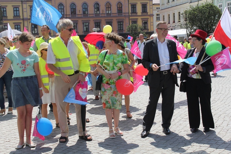 Rodzinny polonez na Marszu dla Życia i Rodziny