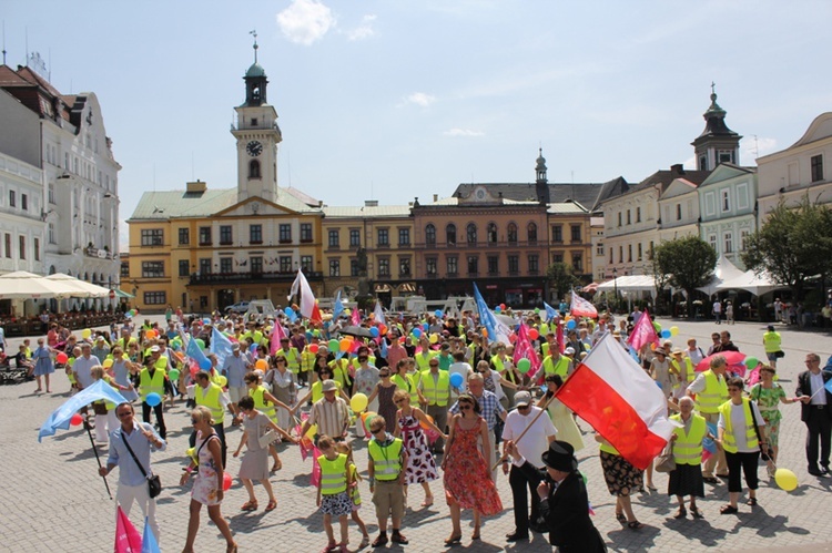 Rodzinny polonez na Marszu dla Życia i Rodziny