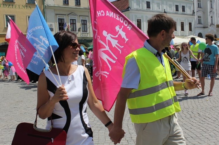 Rodzinny polonez na Marszu dla Życia i Rodziny