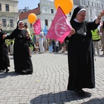 Rodzinny polonez na Marszu dla Życia i Rodziny