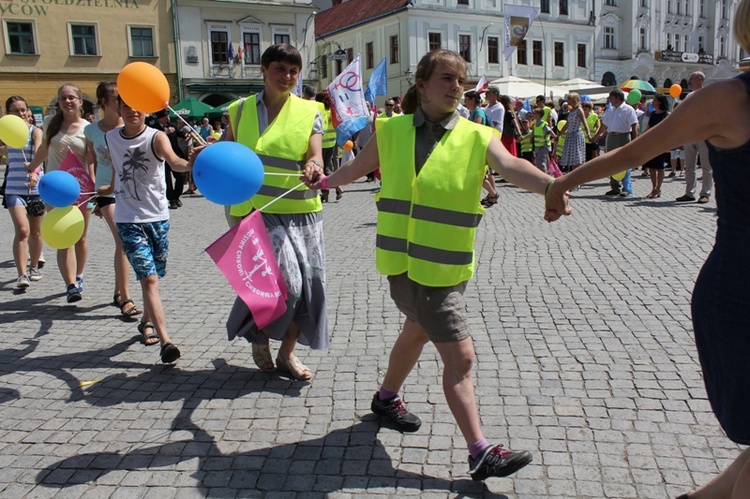 Rodzinny polonez na Marszu dla Życia i Rodziny