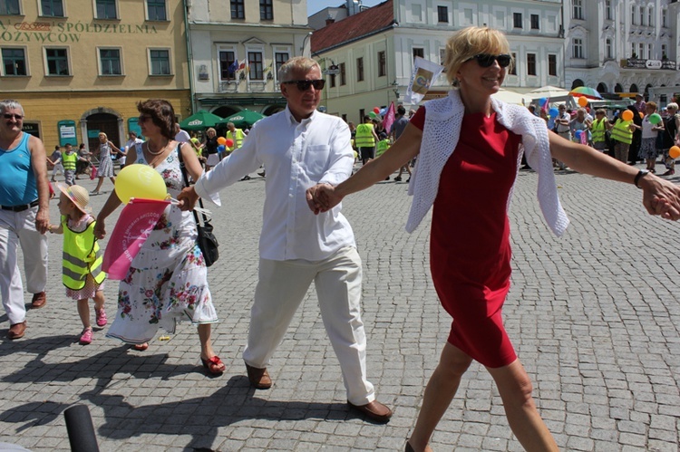 Rodzinny polonez na Marszu dla Życia i Rodziny