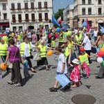 Rodzinny polonez na Marszu dla Życia i Rodziny