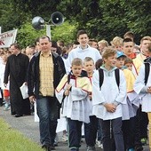 Ministranci i lektorzy pielgrzymują  już od przeszło dziesięciu lat