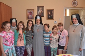 Siostra Jolenta wraz z grupą misyjną