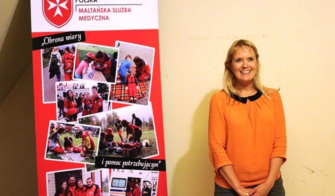 Ewa Piekarska, prezes Polskiej Misji Medycznej opowiadała maltańczykom i ich gościom o projektach i planach stowarzyszenia podejmowanych przez jego wolontaruszy w ciągu minionych 15 lat