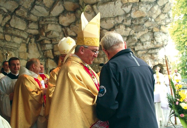  Abp Celestino Migliore długoletnim pielgrzymom wręczył dyplomy uznania