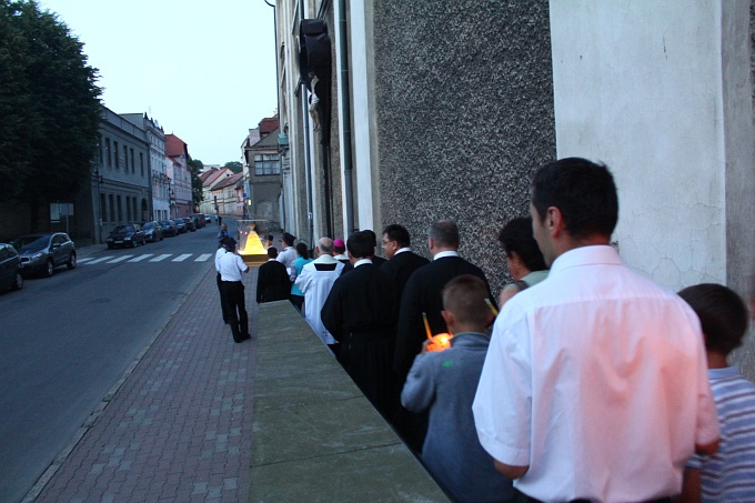 Procesja rózańcowa w Bardzie