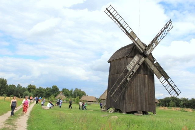 W lipcu i sierpniu sierpecki skansen można odwiedzać od wtorku do niedzieli w godz. 10-18