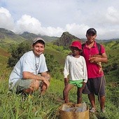 – Wszystkie kury będą się u nas czuły świetnie! – mówi o. Piotr Koman, który jest misjonarzem na Madagaskarze
