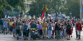   Co roku kilka tysięcy osób pielgrzymuje z Warszawy  na Jasną Górę