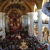 Krzeszowska bazylika,  zbudowana jako kościół klasztorny,  należy do najcenniejszych tego typu zabytków w Europie