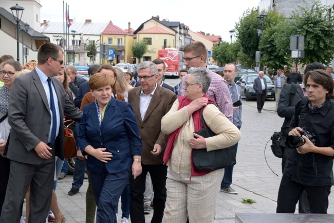 Beata Szydło na Rynku Wielkim w Szydłowcu