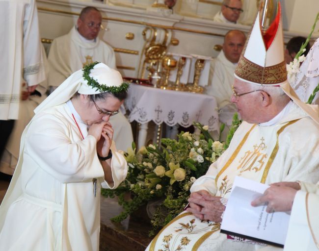 Śluby wieczyste sióstr ze Zgromadzenia Jezusa Miłosiernego