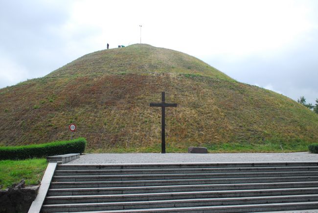 Kopiec Piłsudskiego bez flagi narodowej