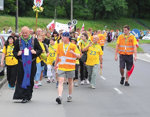  Proszą, dziękują, przepraszają, modlą się za siebie i za innych – ilu pielgrzymów, tyle intencji zabieranych w drogę do Częstochowy