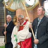  Rocznicowej uroczystości przewodniczył ks. Marek Janas, dziekan dekanatu Starachowice Północ