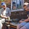  W Łążku Garncarskim wyrób garnków to tradycja przekazywana z pokolenia na pokolenie