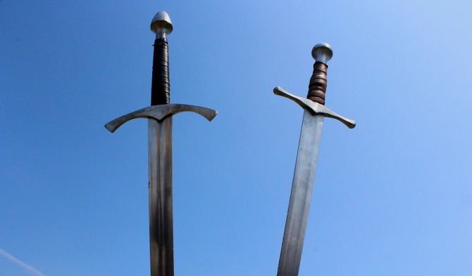Dwa nagie miecze