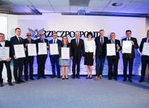 Mszczonów podczas uroczystej gali reprezentował burmistrz miasta Józef Grzegorz Kurek (pierwszy z lewej)
