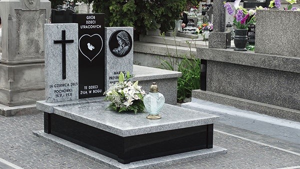  Pomnik dziecka utraconego na cmentarzu w Sierpcu