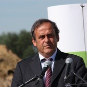 Wybory na prezydenta FIFA. Platini startuje