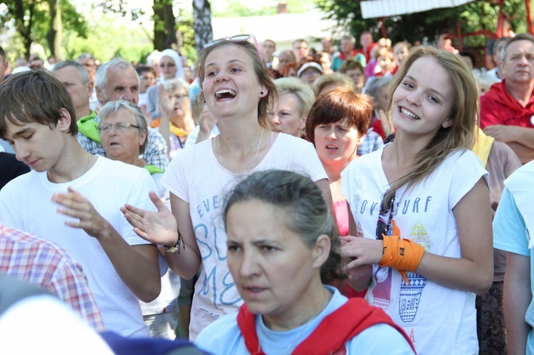 70. Pielgrzymka Rybnicka - dzień drugi - Msza św. w Górnikach