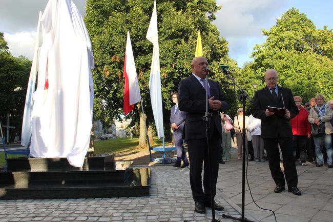 Odsłonięcie pomnika upamiętniającego kard. nominata Ignacego Jeża