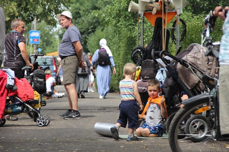 70. Pielgrzymka Rybnicka - dzień czwarty - w drodze