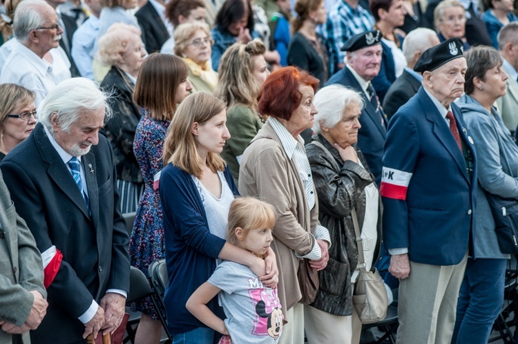 Msza św. na  Cmentarzu Powstańców Warszawy