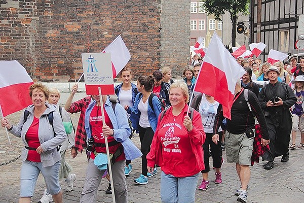 – Maszerując na Jasną Górę, nabieramy sił, które starczają nam później na cały rok, napełniamy się łaską Ducha Świętego – mówi ks. Krzysztof Ławrukajtis, kierownik gdańskiej pielgrzymki