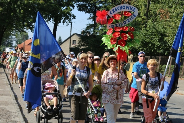 14. Pielgrzymka Dekanatu Czechowickiego w drodze na Jasną Górę