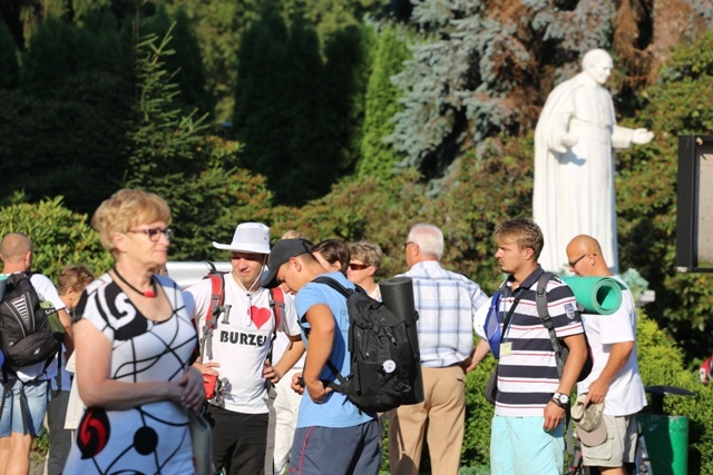 14. Pielgrzymka Dekanatu Czechowickiego w drodze na Jasną Górę