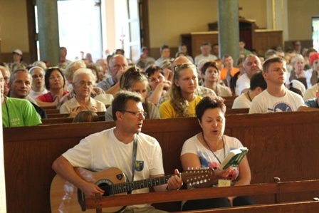 14. Pielgrzymka Dekanatu Czechowickiego w drodze na Jasną Górę