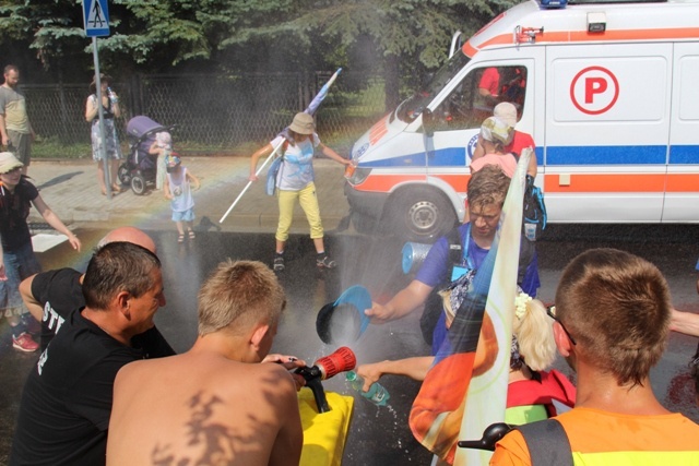 Pielgrzymi bielsko-żywieccy nie poddają się słońcu...