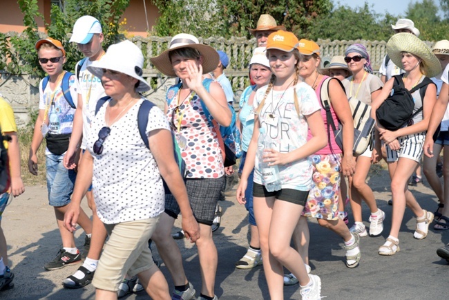 Opoczyńska kolumna pieszej pielgrzymki diecezji radomskiej