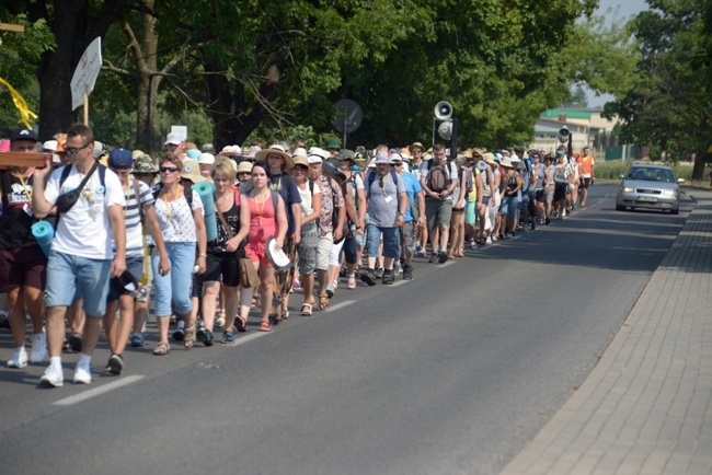 Opoczyńska kolumna pieszej pielgrzymki diecezji radomskiej