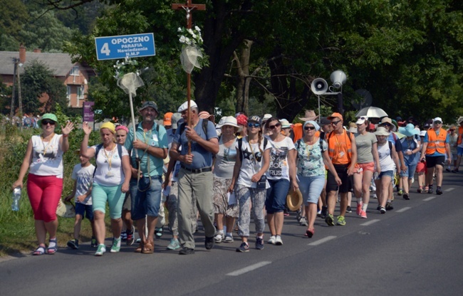 Opoczyńska kolumna pieszej pielgrzymki diecezji radomskiej