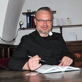  Ojciec Marian Galas, obecny rektor kościoła pijarów w Łowiczu
