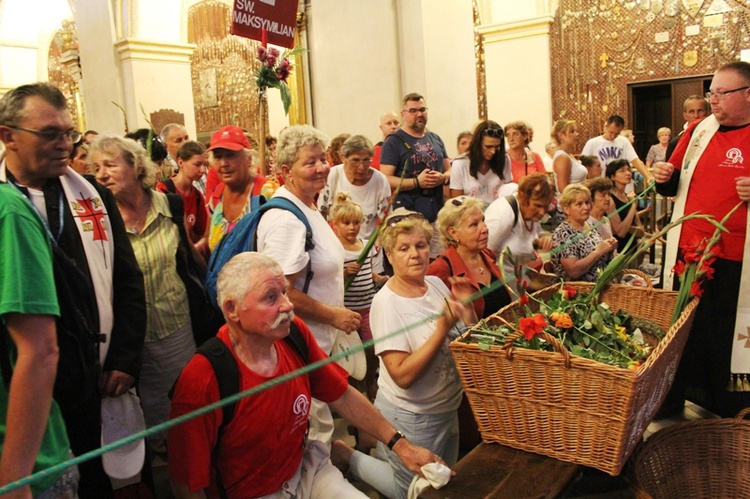 Pielgrzymi bielsko-żywieccy przed ikoną Matki Bożej Jasnogórskiej - cz. 2