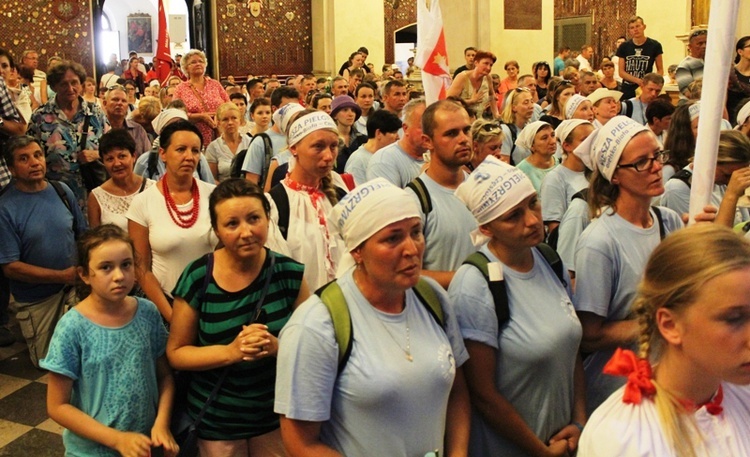 Pielgrzymi bielsko-żywieccy przed ikoną Matki Bożej Jasnogórskiej - cz. 2