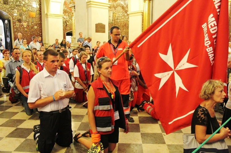 Pielgrzymi bielsko-żywieccy przed ikoną Matki Bożej Jasnogórskiej - cz. 2