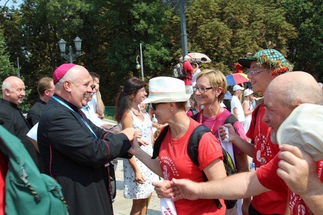 Pielgrzymów powitał na Jasnej Górze bp Piotr Greger