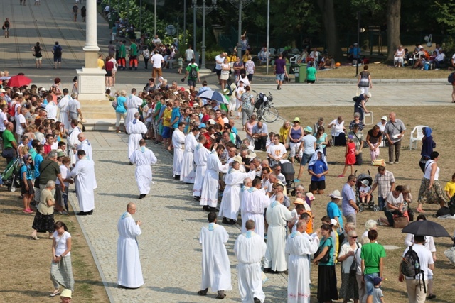 Młodzi pielgrzymi bielsko-żywieccy zawierzeni Maryi