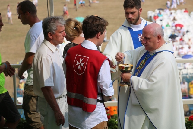 Młodzi pielgrzymi bielsko-żywieccy zawierzeni Maryi