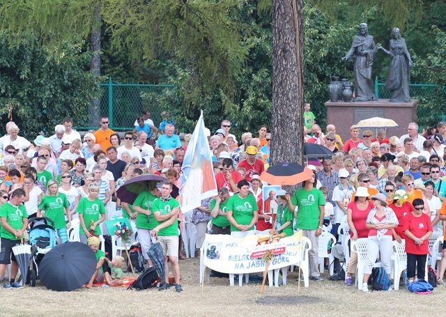 Młodzi pielgrzymi bielsko-żywieccy zawierzeni Maryi