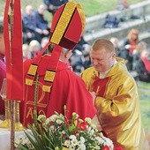  Misjonarz krzyż misyjny otrzymał z rąk nuncjusza apostolskiego