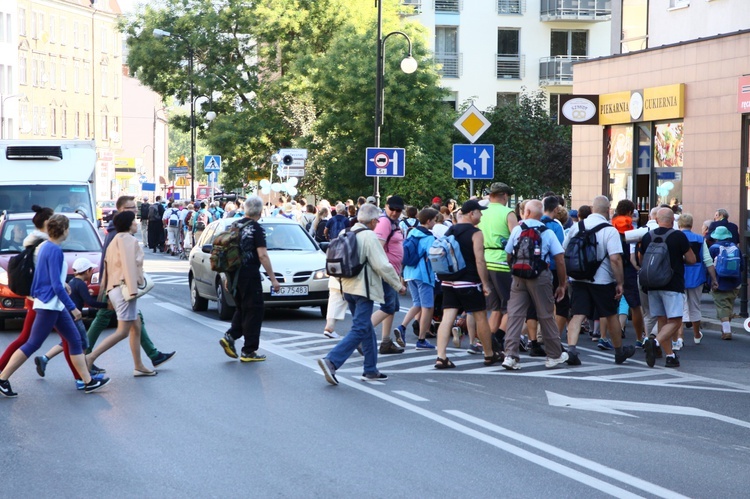 Pierwsze metry Gliwickiej Pieszej Pielgrzymki na Jasną Górę